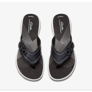 Women's Clarks Cloudsteppers Breeze Reyna Black & White Thong Sandals Size 5